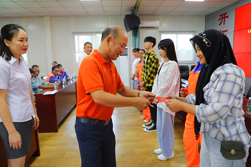 “金秋助學(xué)，圓夢(mèng)明佳！”明佳集團(tuán)黨支部及工會(huì)組織開(kāi)展愛(ài)心助學(xué)活動(dòng)！