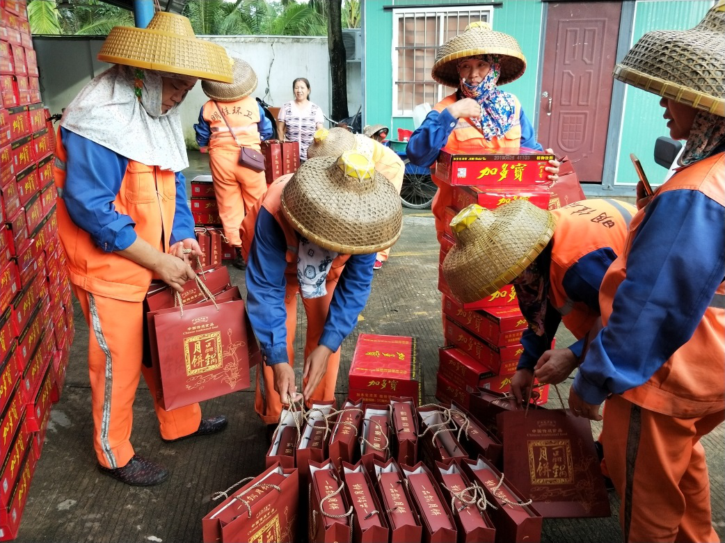 ? ?“中秋佳節(jié)、情暖職工” ? ? ? ? ?-----明佳集團(tuán)黨支部及工會(huì)組織開(kāi)展中秋慰問(wèn)活動(dòng)